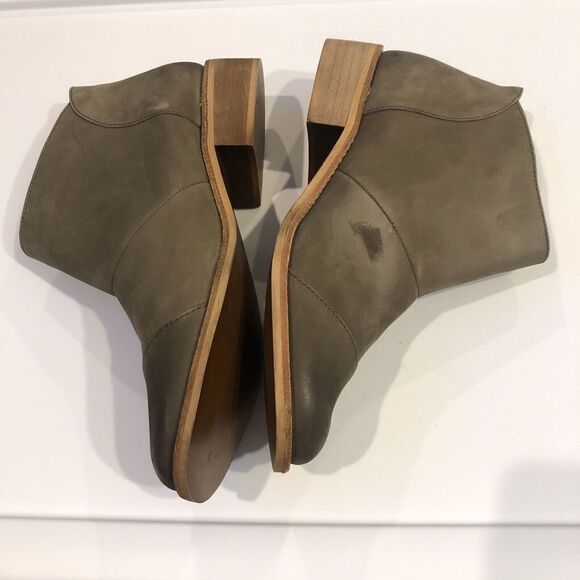Crevo Coralie Chelsea Ankle Boots Bootie Cap Toe NWOB Size 10 Mink Grey - Picture 2 of 11